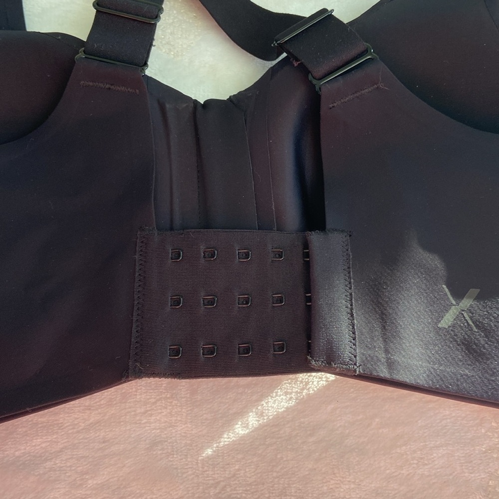 Knix Front Zip Catalyst Sports Bra in Black, size 2 - Picture 5 of 6